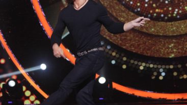 A flying Jatt shows some superheroic dance skills on the JDJ9