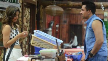Ajaz becomes Dimpy’s messenger!
