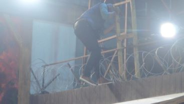 Ali Quli Mirza tries to jump off the wall & escape from the Bigg Boss House