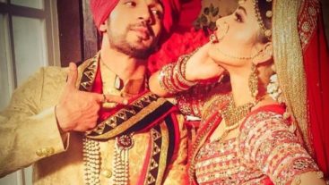 Arjun and Mouni go on a selfie spree!