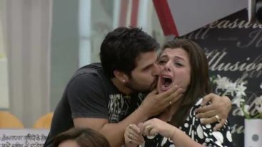 Bakhtiyaar comes to sister Delnaaz's rescue!