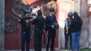 Bigg Boss 10: Manu’s Team Does Everything To Make The Opposite Team Say "We Give Up"
