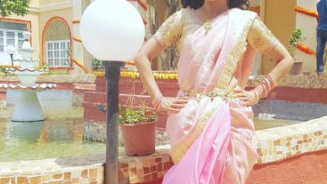 Checkout Sana Amin Sheikh pose in style for selfies with her co-stars!