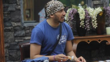 Day begins with the housemates bitching about Ali!