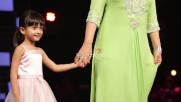 Farah is a hands-on mother!