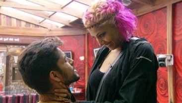 Gautam’s bigg birthday Gift in the Bigg Boss washroom, courtesy Diandra