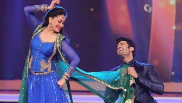 Get on a roller coaster ride with your favorite stars at the Golden Petal Awards Night