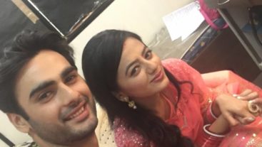 Helly, Varun and Tejaswi surely know how to pose for that perfect selfie!