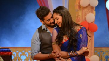 Imli and Vivaan get drenched in color of love