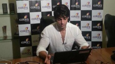 Karan gets candid on the Live Chat!