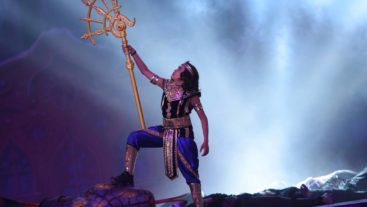 Kartikey Malviya Stunned With A Godly Performance At The Golden Petal Awards!