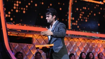 Manish Paul celebrates his Birthday on the sets of JDJ9