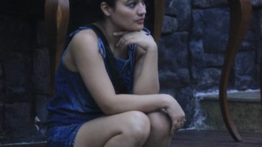 Renee realizes she is a girl, sheds tears!