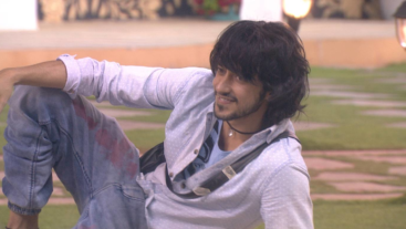 Rishabh is quite the ladies' man!