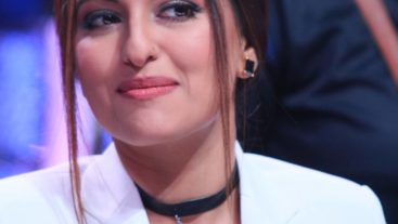 Sonakshi Sinha spreading cheers with her presence on JDJ9