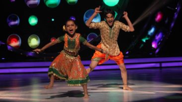 Spandan says One Two Three Four, Get On The Dance Floor