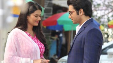 Tanuja and Rishi Look Totally Smitten on 'Kasam'