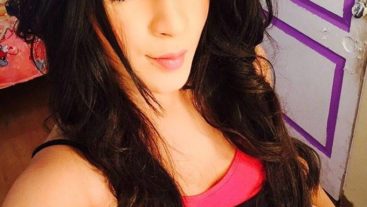 Thapki, the crazy Selfie Buff in real life!