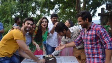 The cast of Swaragini caught taking a break on the sets!