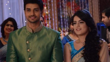 Time to flaunt your attire this wedding season!