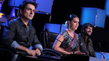 Unlimited entertainment on Chhote Miyan Dhaakad this weekend!